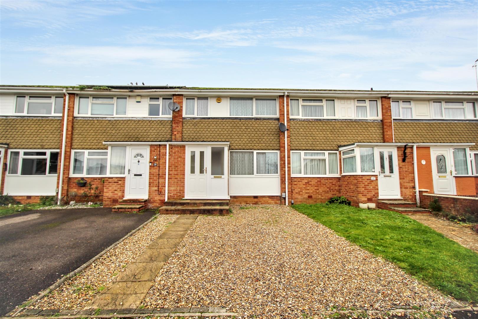 3 bed property in Poole Close, Reading